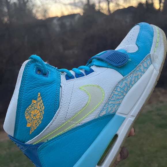 Jordan Legacy 312 size 7 youth - Picture 2 of 6